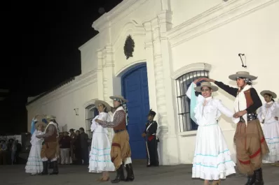 Música, teatro y chocolates en la vigilia del 25 de Mayo