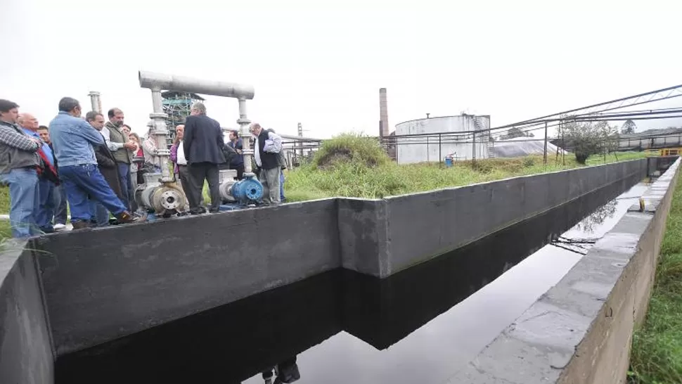 VISITA. En su última viaje a Tucumán, el secretario de Medio Ambiente de la Nación recorrió varios ingenios. ARCHIVO LA GACETA 