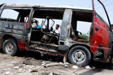 Explotó un transporte escolar y murieron 16 niños en Pakistán