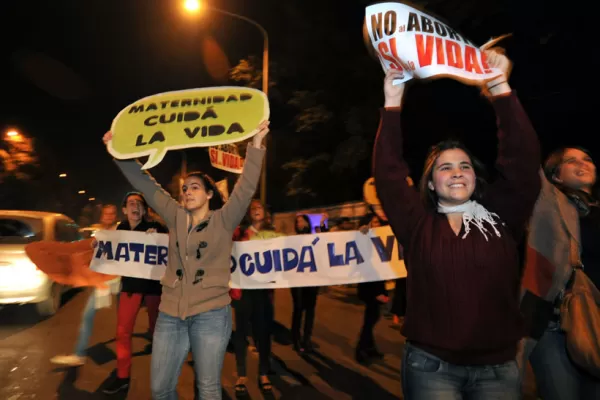 Una ONG  pidió frente a la Maternidad que no se realicen abortos