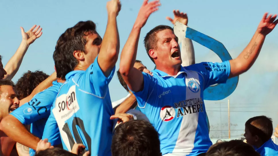 FESTEJO. Villa San Carlos se consagró campeón. TÉLAM