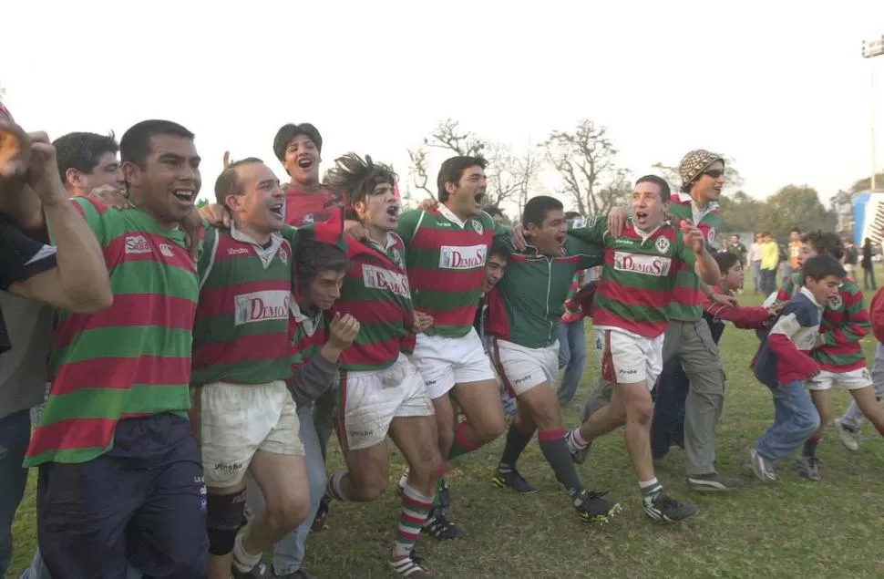 ¡TRICAMPEÓN! Huirapuca ya le ganó a nales 22 a 19 en la cancha de Tucumán Rugby y llegó al título una fecha antes del final del torneo. Así, la ciudad de Concepción festejaba su tercer Regional en 2003, el último hasta ahora.