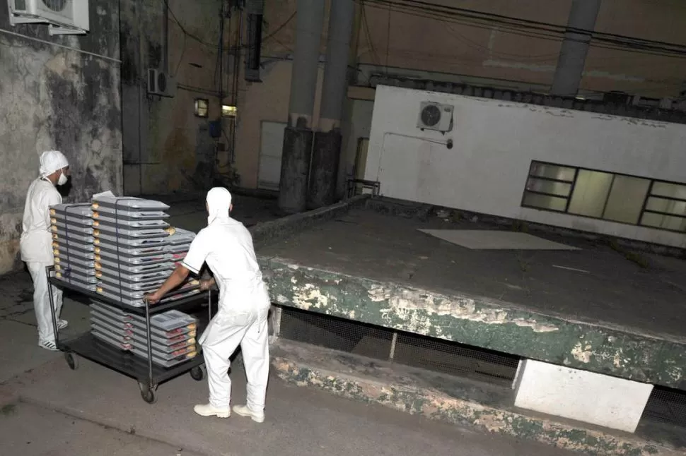 UNA DESGRACIA. El hueco por el que cayó la niña dentro de la cisterna. LA GACETA / FOTO DE DIEGO ARAOZ