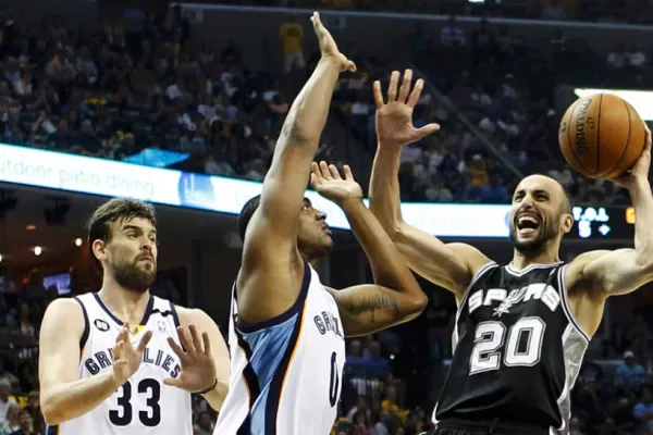 Los Spurs quedaron a un triunfo de las finales