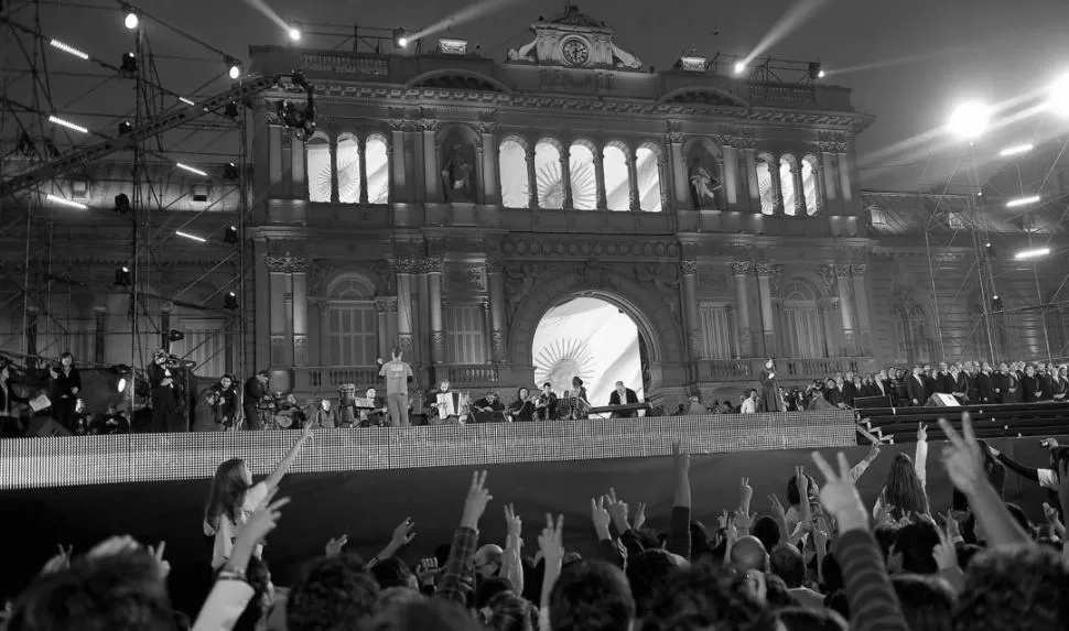 MÚSICA Y POLÍTICA. Después de Cristina, la celebración siguió en la Rosada. TELAM