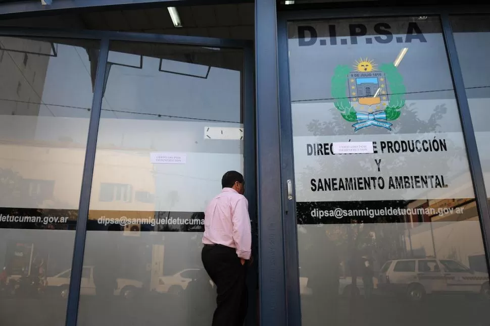 REPARTICIÓN EN LA MIRA. El escándalo que investiga el fiscal Navarro Dávila se desató en las oficinas de la Dipsa, situadas en calle Alberdi 230. LA GACETA / FOTO DE JUAN PABLO SANCHEZ NOLI (ARCHIVO)