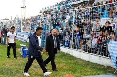 Los hinchas le apuntan al Negro