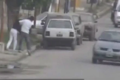 Detienen a un joven por golpear violentamente a su novia