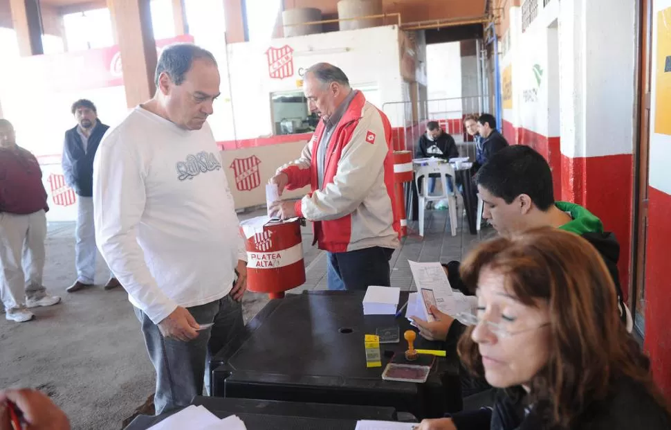 SIGNIFICATIVO. Aunque había un padrón electoral mayor que en diciembre de 2011, ayer concurrieron menos socios a votar. 