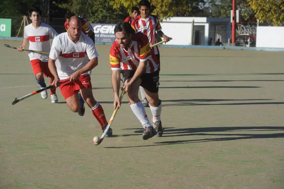 IMPARABLE EN LA OFENSIVA. San Martín logró una categórica victoria sobre Gymnasiun. El santo sigue siendo líder. 