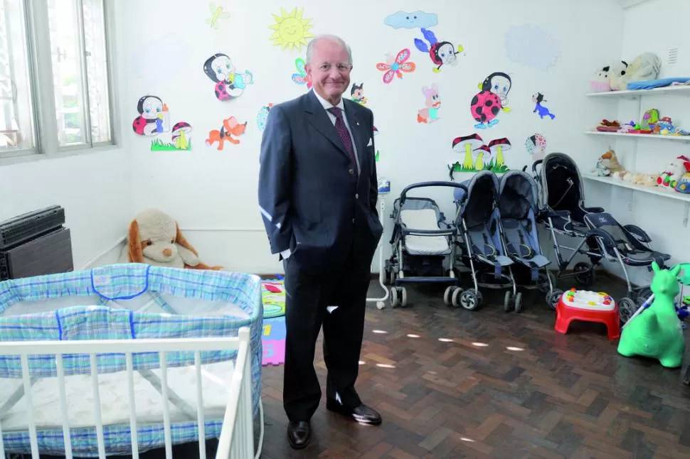 DOCTOR SOLIDARIDAD. Abel Albino, fundador de Conin, en el centro de la fundación Nutrir que aplica el modelo en niños de 0 a cinco años. LA GACETA / FOTOS DE INES QUINTEROS ORIO 