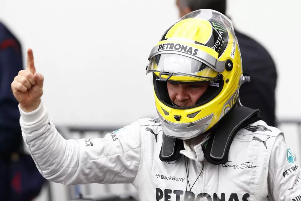 LO LOGRÓ. Desde hace varias carreras, Nico Rosberg estuvo detrás del N° 1 en una carrera de la máxima. Finalmente lo logró, en las intrincadas calles monegascas. El alemán mostró el potencial de Mercedes. 