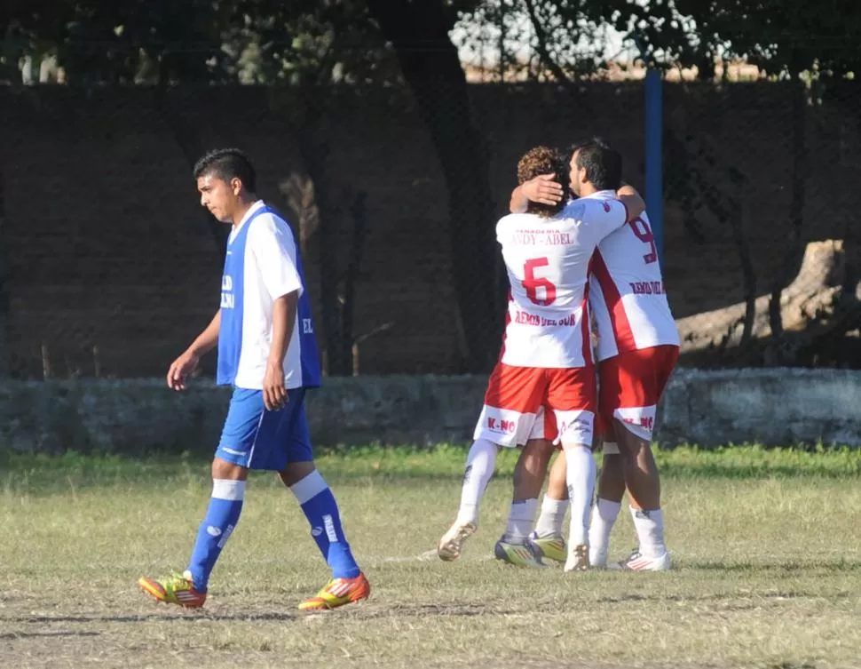 GOLEADOR PRESENTE. Mauricio Salazar (9) marcó un doblete en el triunfo de visitante de Newbery contra San Ramón. 