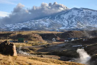 Alerta roja en Neuquén: incertidumbre por la posible erupción del volcán Copahue