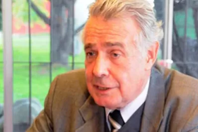 Temen que se fugue el juez Hooft, acusado por 17 crímenes de lesa humanidad