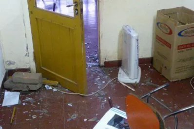 Roban y destrozan aulas en una escuela de Los Nogales