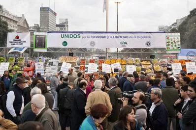 Vendieron verduras a precio de campo en el Obelisco