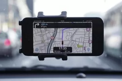 Facebook y Google compiten para quedarse con un GPS