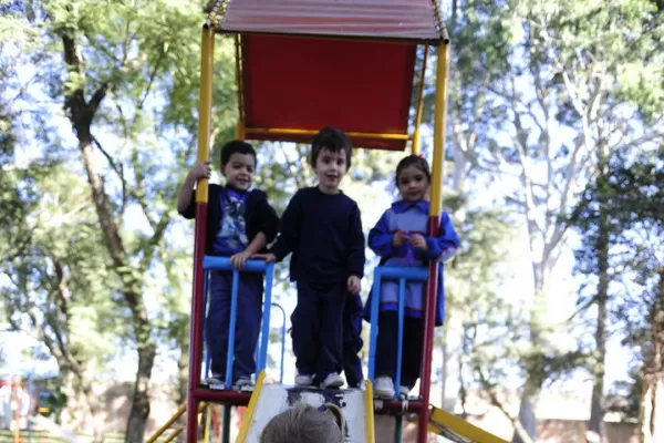 Las maestras reconcilian la plastilina     y el rompecabezas con lo audiovisual