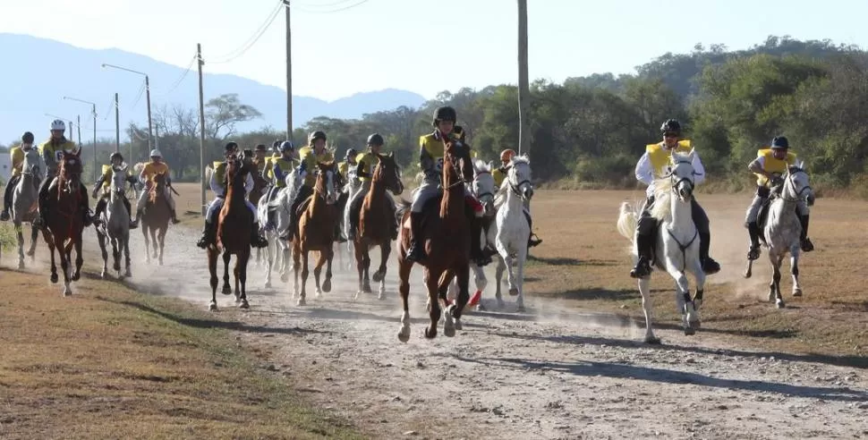 AL GALOPE. Los menores se llevaron todos los aplausos en el endurance. 