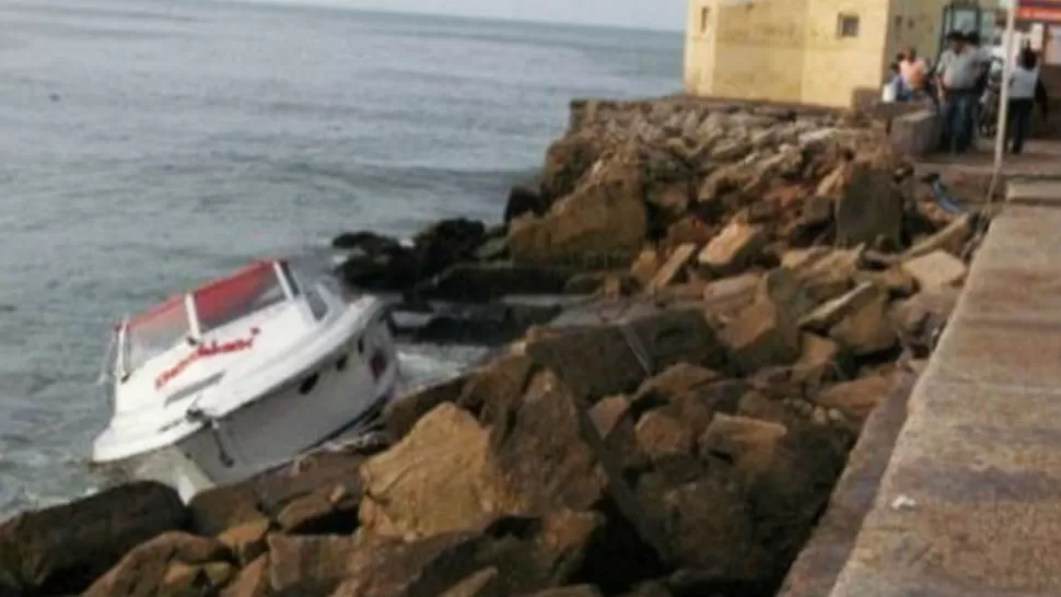 TRAGEDIA. La escena fue vista por testigos que se encontraban pescando en el lugar. FOTO TOMADA DE CRÓNICA.COM.AR