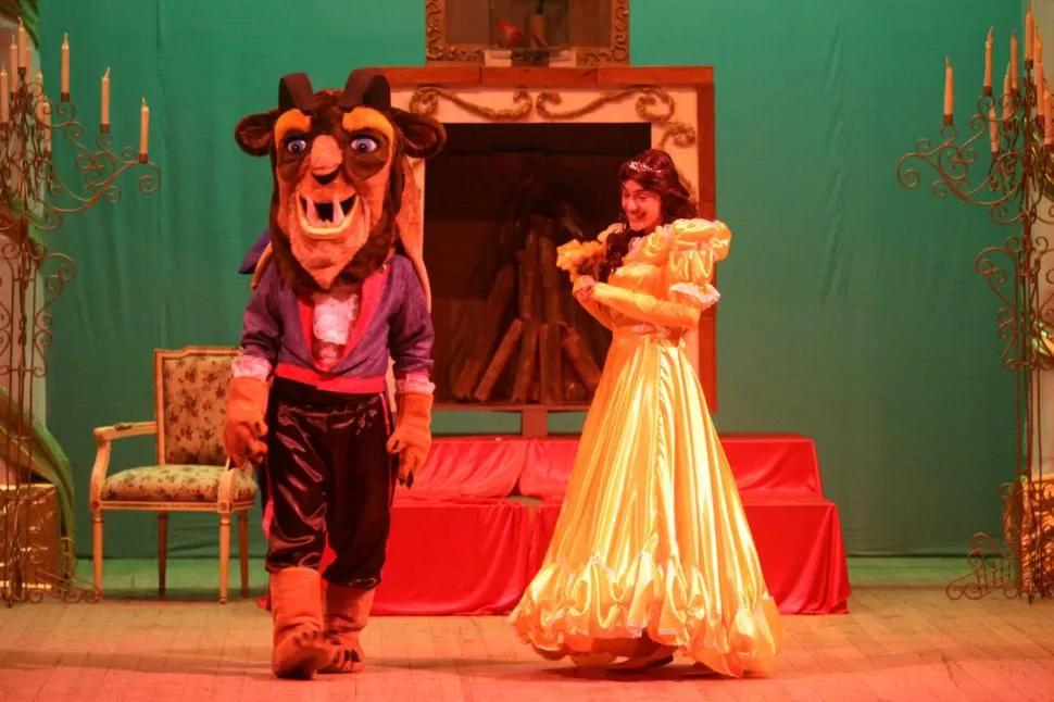 TEATRO SAN MARTÍN.
A las 15. La Bella y la Bestia, el clásico de Disney, con gran despliegue de actores y bailarines.  