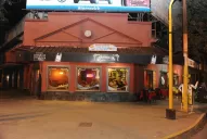 Entraron armados a un bar y les robaron a los clientes