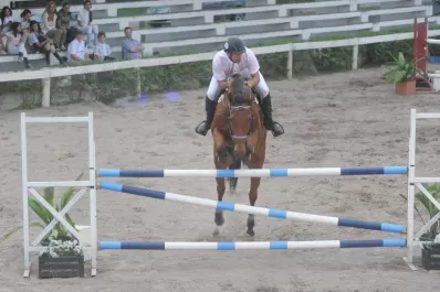 Pujol festejó en el torneo de hipismo de Las Cortaderas