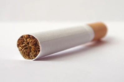 Ahora los jóvenes y los  mayores de 50 son los que más fuman