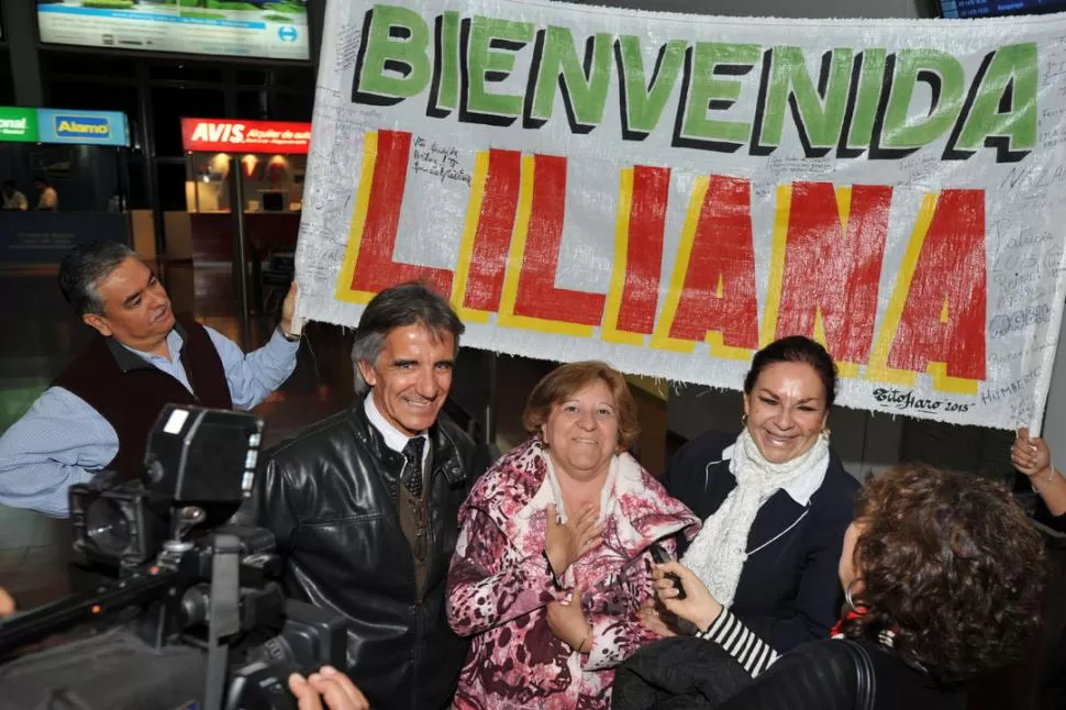  RESPLANDECIENTE. Liliana Juárez, la casera del filme Los dueños, fue la primera del grupo en regresar. Allá era todo emoción, dijo la actriz. LA GACETA / FOTO DE DIEGO ARáOZ