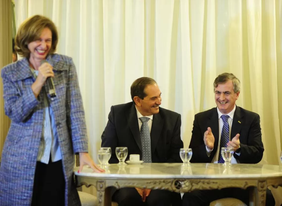 RELAJADA. Al hablar en el acto, la senadora Rojkés bromeó: Cuando está José (Alperovich) no me gusta hablar; es la violencia de género que vivo. LA GACETA / FOTO DE JORGE OLMOS SGROSSO 