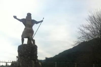 Basura en el Monumento al Indio