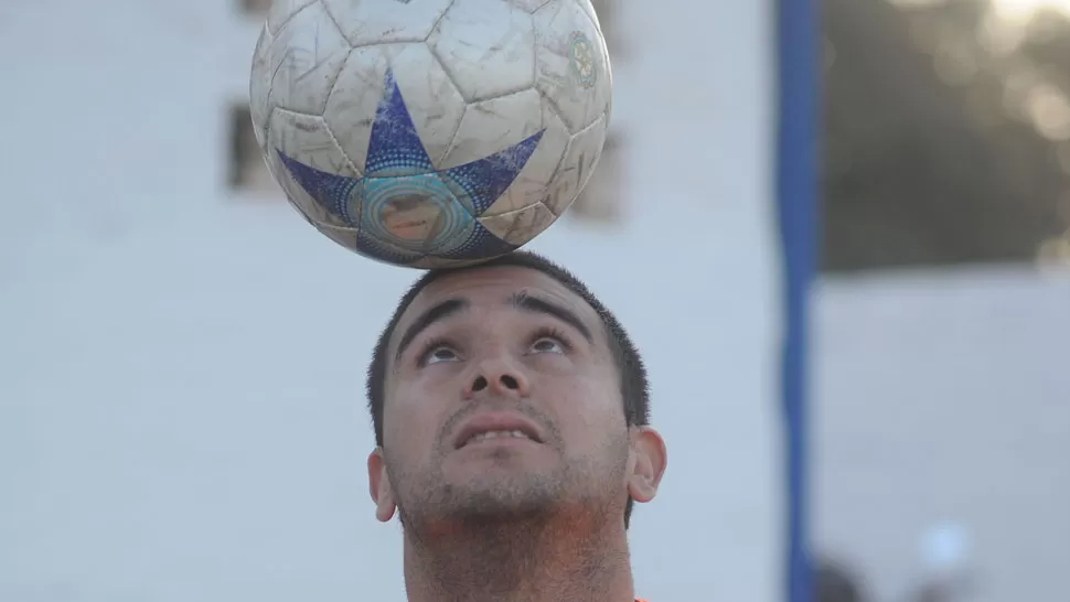 EL EQUILIBRIO JUSTO. Carlos López es una de las figuras de San Juan. Marcó cinco goles en seis partidos. 