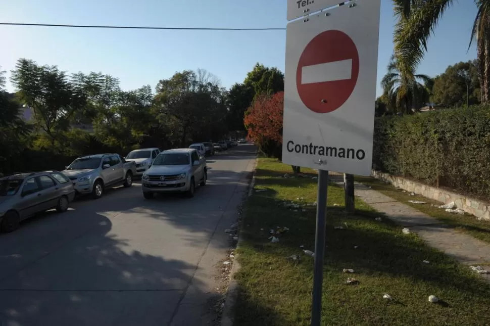 DETÉNGANSE. En el nuevo plan de ordenamiento, Cariola -desde Belgrano hasta Anzorena- tiene un solo sentido, salvo desde Florida hacia San Martín. LA GACETA/FOTO DE FRANCO VERA