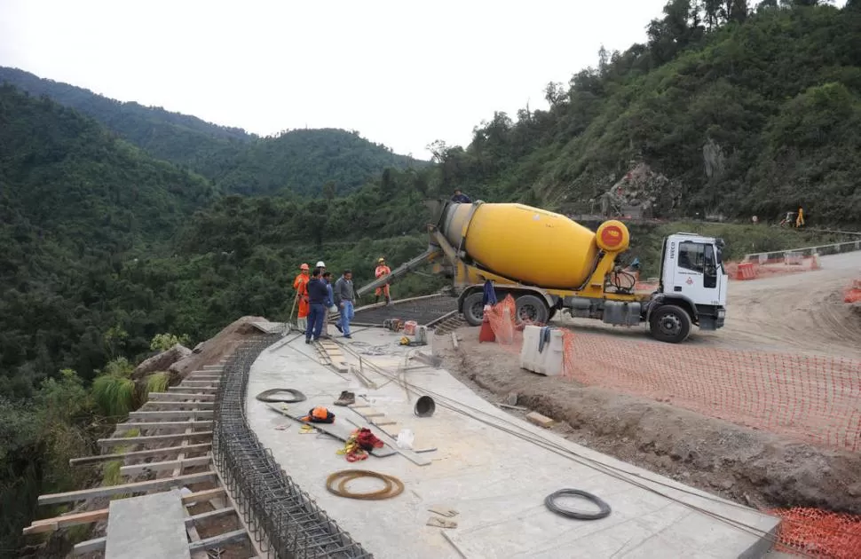 TRABAJO. En el kilómetro 29 de la ruta 307 no paran las tareas. En el recorrido a Tafí siempre hay actividad.  LA GACETA / FOTOS DE OSVALDO RIPOLL