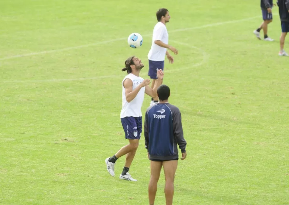 DESEO. Ladino, que juega con la Nº 5, sueña con un fútbol sin violencia. 