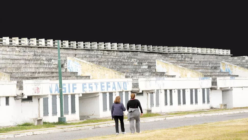 Autódromo: el hogar de Juana, de tres linyeras y de 25 niños