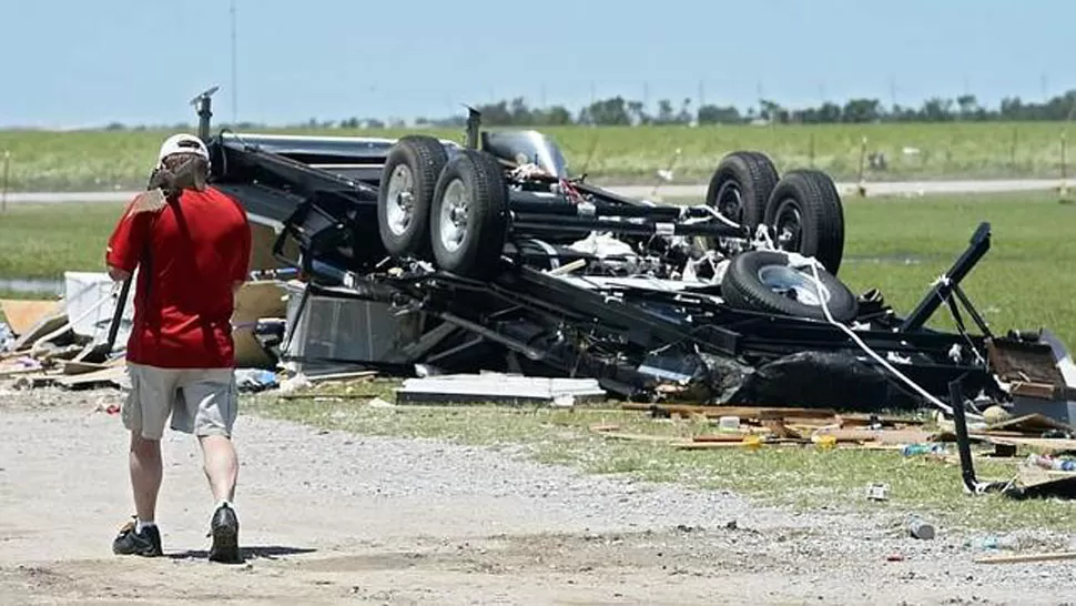 DESTROZADO. Así quedó el vehículo de los protagonistas del documental de Discovery Channel. FOTO TOMADA DE ABC.ES