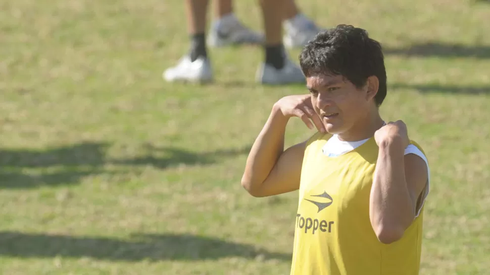 LISTO. El delantero se movió con normalidad en el entrenamiento de esta mañana, en el Monumental. LA GACETA / FRANCO VERA