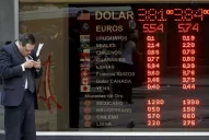 El dólar oficial recupera terreno frente al blue en las pizarras