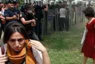 La dama de rojo, el símbolo de las protestas en Turquía