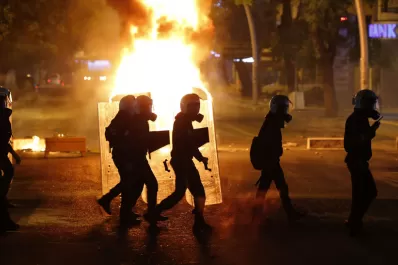 La policía turca arresta a 25 tuiteros relacionados con las protestas