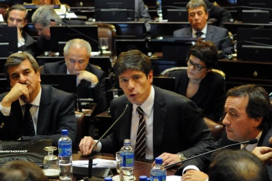 Abal Medina brinda su primer informe en el Senado