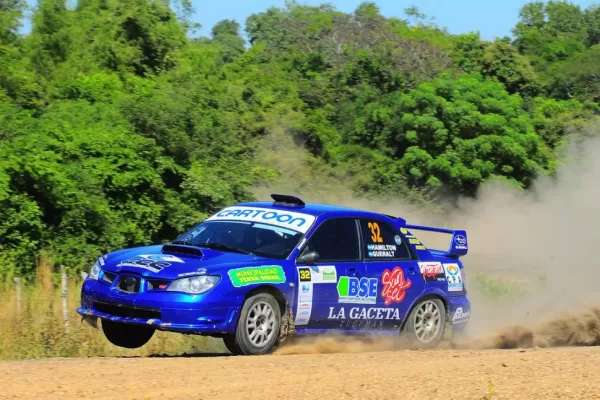 En el rally, Tomy se tiene mucha fe