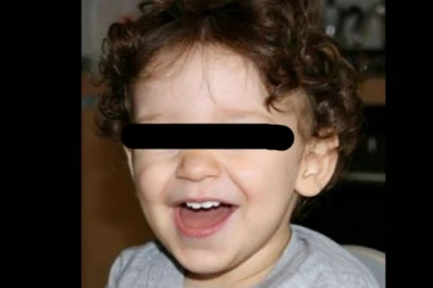 Olvidó a su hijo ocho horas en el auto y murió