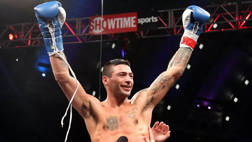 CADA VEZ MEJOR. El chubutense anhela conseguir el cinturón cuando se enfrente al estadounidense, posiblemente en Las Vegas. FOTO TOMADAS DE FACEBOOK.COM/GOLDENBOYBOXING