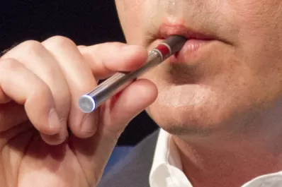 Tras años de prohibiciones, un cigarrillo vuelve a ser difundido por TV