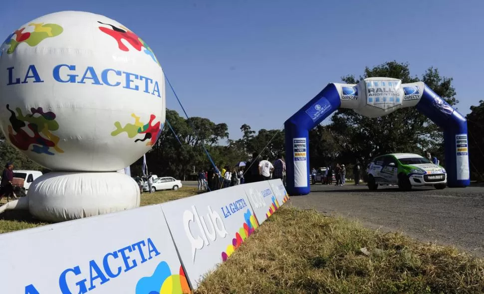 PRESENCIA EN EL AUTÓDROMO. El Fiat Palio de Favio Grinovero, de la flamante categoría Junior, fue uno de los giró en la pista del parque, durante el shakedown promocional efectuado ayer a la siesta.  