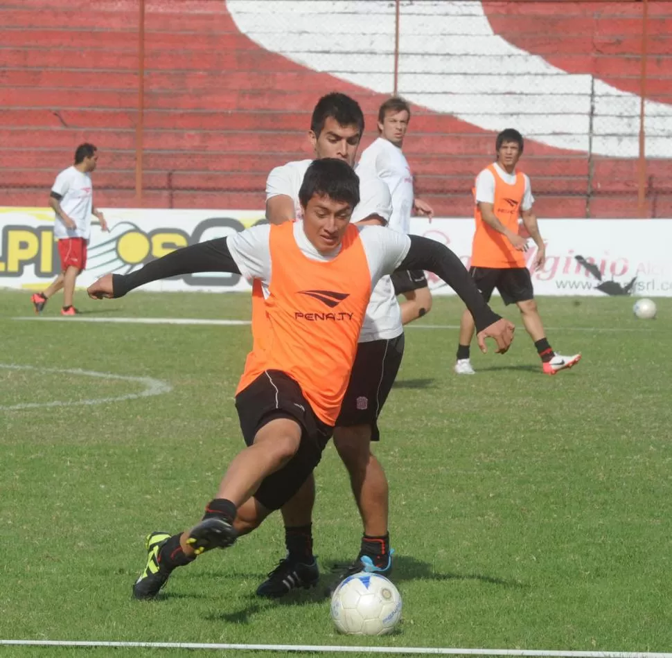 LA META. Si queremos potenciar las pretensiones de ascenso, debemos jugar más concentrados, dijo Daniel Carrasco. LA GACETA / FOTO DE ANTONIO FERRONI (ARCHIVO)