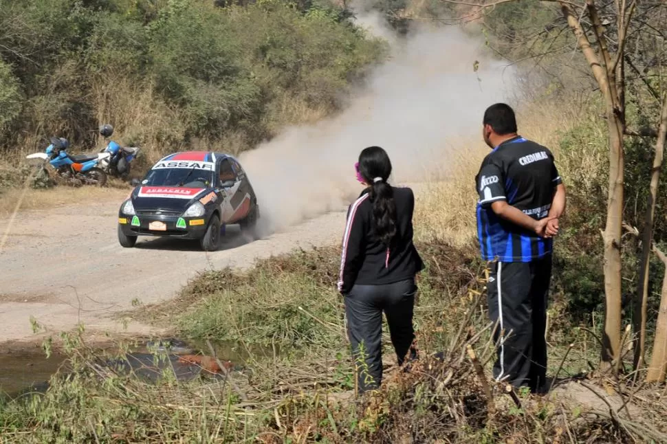 CHIQUITÍN Y RENDIDOR. El Ford Ka de Samir Assaf se comportó muy bien, pese a la dureza de los caminos de la etapa 1. 